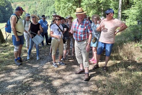 Wandergruppe unter der Leitung von Günter und Marita Hees Wandergruppe unter der Leitung von Günter und Marita Hees