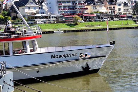 Ein Ausflugsboot... und Cochem Ein Ausflugsboot... und Cochem