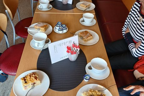 Kaffee und Kuchen. Kaffee und Kuchen.