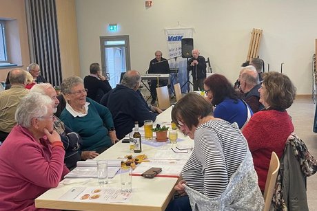 Die Gäste haben Spaß beim Vortrag! Der Vortrag gefällt!