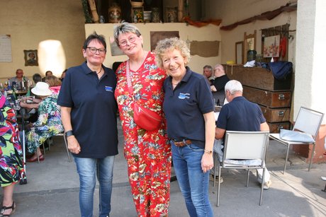 1. Vorsitzende des OV Nicole Nostadt, Ehrengast Ortsvorsteherin Anette Odenweller, Vorstandsmitglied Anita Winkler.