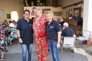 1. Vorsitzende des OV Nicole Nostadt, Ehrengast Ortsvorsteherin Anette Odenweller, Vorstandsmitglied Anita Winkler.