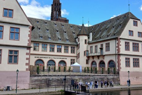 Zoll und Lagerhaus.
