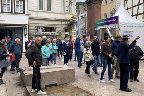Mitreisende bei der Stadtführung in Neustadt an der Weinstraße