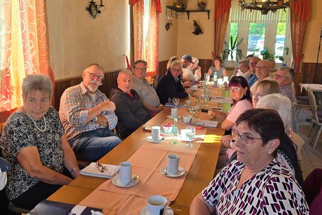 große Runde am Stammtisch