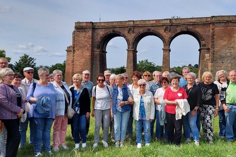 Frühstück unter dem Viadukt