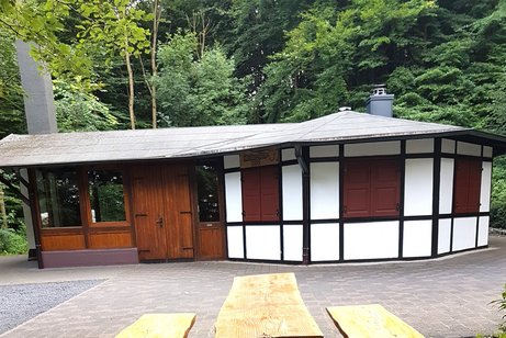 Au&szlig;enansicht der Grillh&uuml;tte Dernbach
