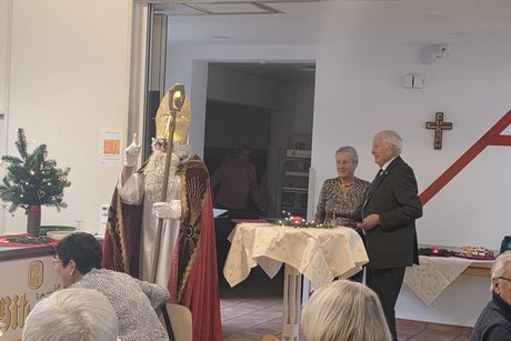 Nikolaus mit 1. Vorsitzendem und Ehefrau