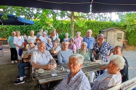 Im Biergarten Der Ausflug endete im schattigen Biergarten