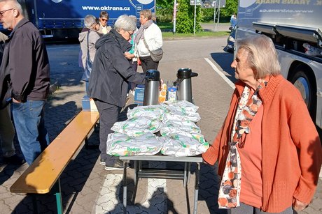 Frühstück am Bus Frühstück am Bus.