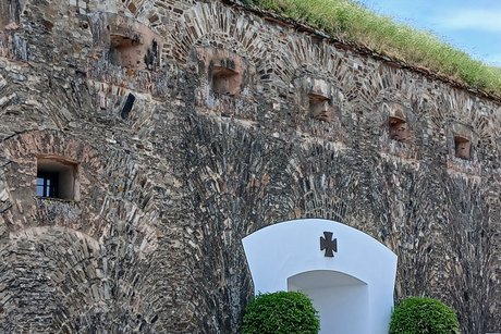 Festungsmauer Beeindruckendes Mauerwerk der Festung