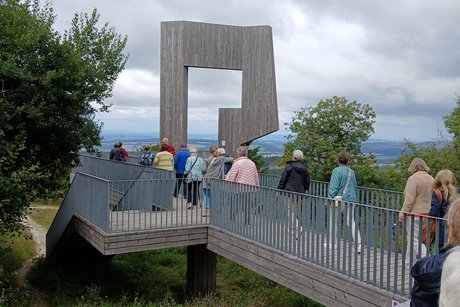 Nach dem Mittagessen ging's mit dem Reiseleiter zum Erbeskopf. Nach dem Mittagessen ging's mit dem Reiseleiter zum Erbeskopf.
