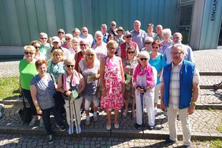 Die Gruppe der VdK’ler des Ortverbandes Altenkirchen vor dem Museum.