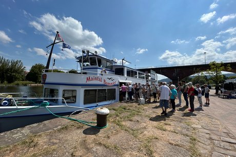 Jetzt geht es an Bord Jetzt geht es an Bord