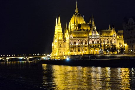 Parlament bei Nacht