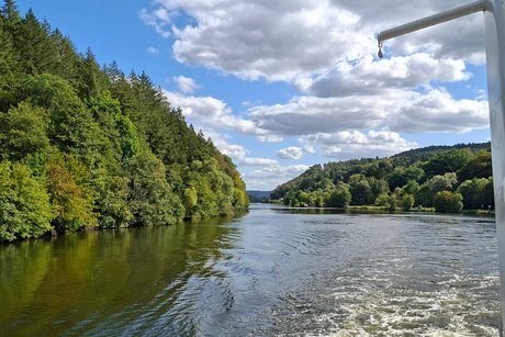 Fahrt mit dem Schiff auf der Saar