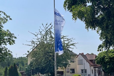 die Fahne zeigt den Weg
