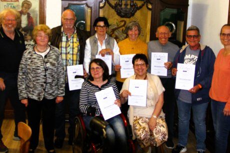von links nach rechts: Herr Rüdiger Hof, Frau Hannelore Zorn, Herr Hans-Erich Baukelmann, Frau Christa Geiß,Margot und Manfred, Frau Jutta Roppolo, Frau Cornelia Schmidt-Regener, vordere Reihe: Frau Tessa Becker , Frau Ingeborg Klingenberger