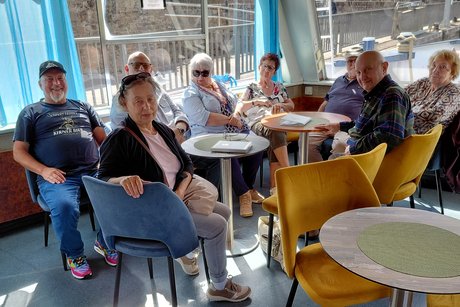 M&auml;nner und Frauen auf dem Schiff zur Saarschleife