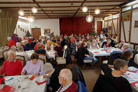 &Uuml;ber 90 Anwesende