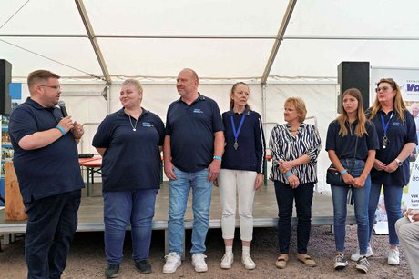 Neue Mitarbeiter und Geschäftsleitung