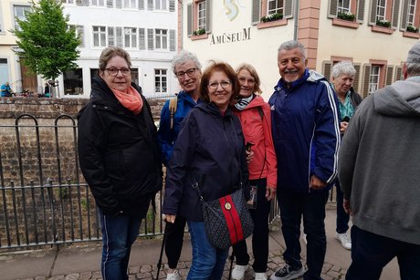 Mitglieder am Wasserfall in Saarburg