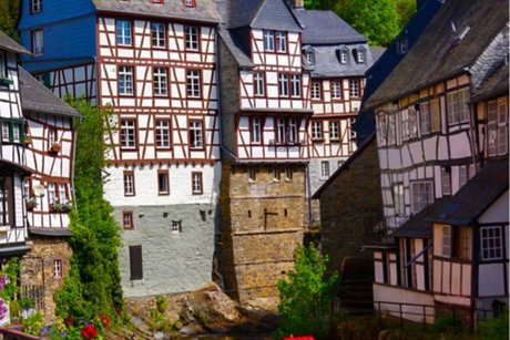 Alte Fachwerkhäuser an der Rur Einige Fachwerkhäuser an der Rur