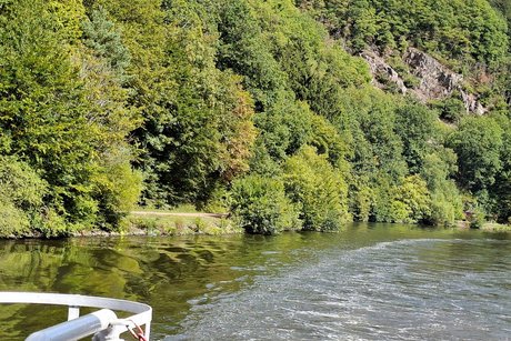 Fahrt mit dem Schiff auf der Saar