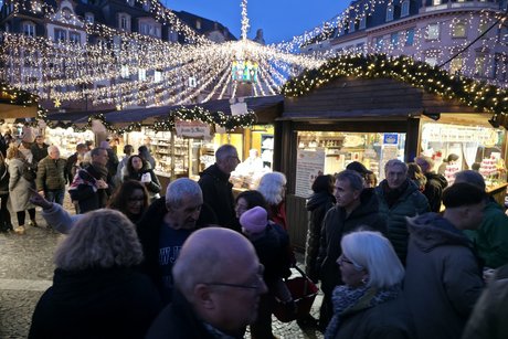 Besuch auf dem Weihnachtsmarkt Besuch auf dem Weihnachtsmarkt