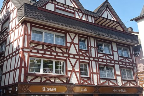 Altstadt Cafe auf dem Weg zur Burg