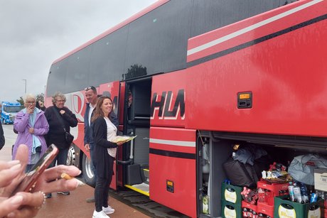 roter Reisebus