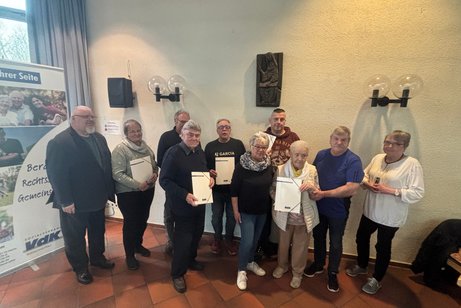 OV-Vorsitzender M. Grötz, R. Klein (10 J.), M. Krick (10 J.), D. Geiss (50 J.) K.P. Lind (10 J.), M. Beck (20 J.), M. Gietzen (10 J.), Th. Jung (30 J.) stellv. KV-Vorsitzender m. Seiler, B. Waigand (20 J.) Herr P. Soltys konnte leider nicht persönlich teilnehmen, wurde aber für 50 J. Mitgliedschaft geehrt.