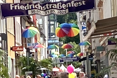 Geschmückte Straße in Neustadt an der Weinstraße