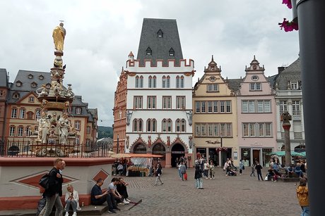 "Steipe" mit Petrusbrunnen auf dem Hauptmarkt