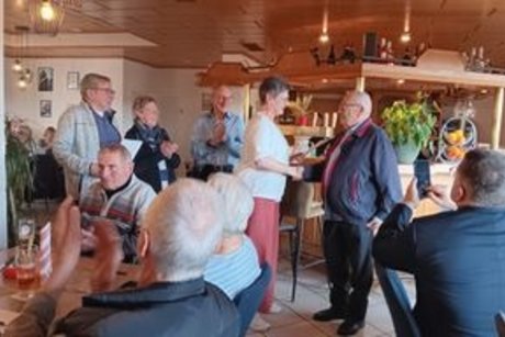 Emil Morsch wird zum Ehrenvorsitzenden erklärt Ortsverbandstag