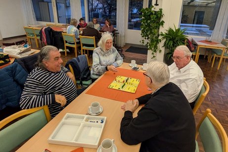 Zehn Personen genossen bei Spiel, Kaffee und Kuchen zwei sch&ouml;ne Stunden im geselligen Kreis bei verschiedenen Spielen.