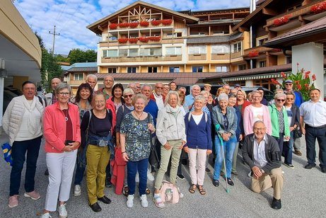insgesamt 43 Frauen und Männer
