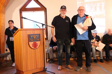 Zu sehen ist Heinz Lersch mit Herr Aschemann, unserem ersten Vorsitzenden.