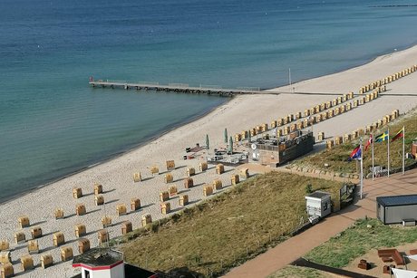 Küste Fehmarn Neue Tiefe (Südstrand); Meer und Strand mit Strandkörben