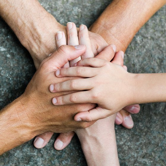 Hände, übereinanderliegend