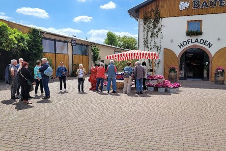 Ankunft auf dem Spargelhof Ankunft auf dem Spargelhof