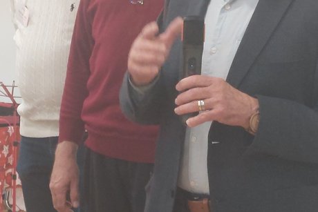 Personen mit Mikrofon