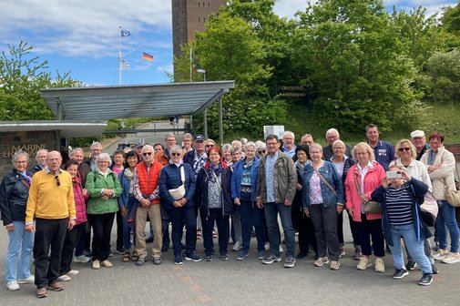 Gruppenbild der Mitreisenden der Mehrtagesfahrt nach Fehmarn
