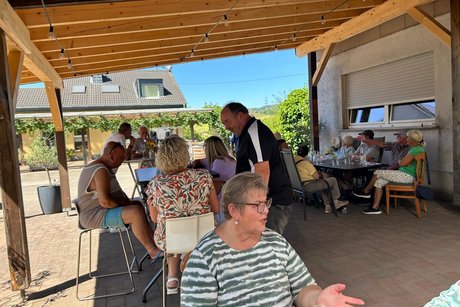 Gespräch am Tisch Gespräch am Tisch