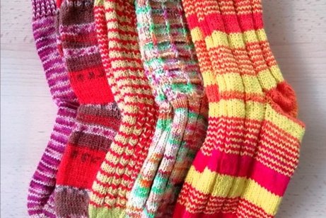 4 bunte Str&uuml;mpfe