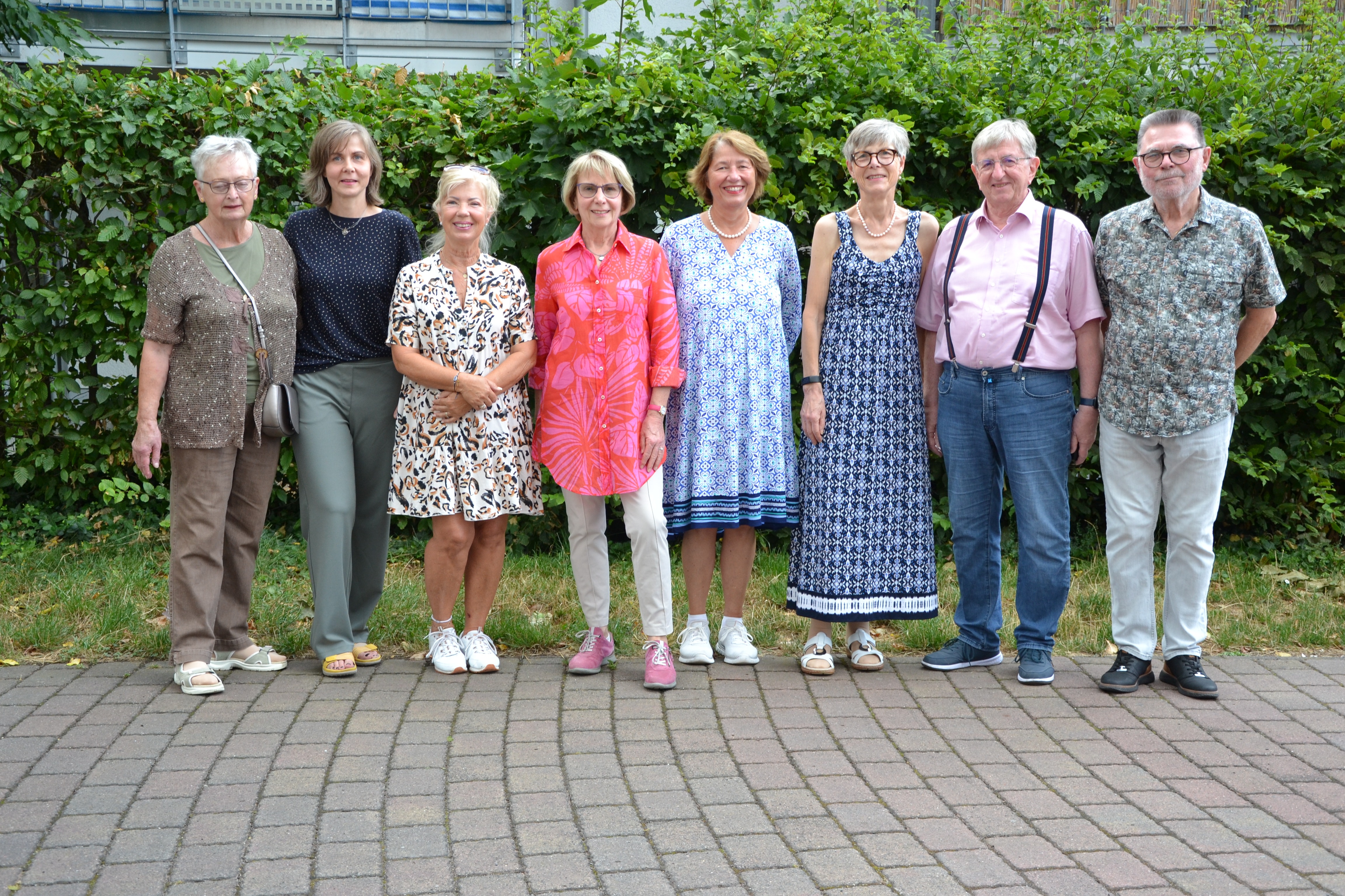 Personengruppe zeigt den neuen Vorstand
