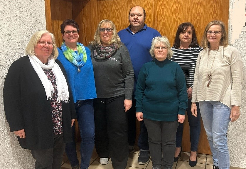 Unser aktueller Vorstand in Namen und Funktion von links nach rechts: Ulrike Emrich-Fritz (Frauenbeauftragte), Carmen Emrich (2. Vorsitzende), Nicole Finzel (1. Vorsitzende), Markus Uhl (Schriftführer), Sybille Gebhardt (Beisitzerin), Christine Kohlmeyer-Tratz (Beisitzerin), Jutta Inge Schäfer (Kassiererin), nicht auf dem Bild Horst Rheinheimer (Beisitzer).