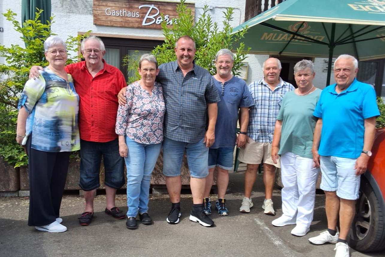 von links nach rechts gesehen: Kreisverbandsvorsitzende Monika Klein, Kassierer Werner Ginkel, 1. Vorsitzende Simone Meul, Beisitzer Uwe Kiefer, Revisor Klaus Metzger, Beisitzer Reiner Klinck, 2. Vorsitzende Brigitte Scherer, Schriftf&uuml;hrer Karl-Heinz Draudt, 2. Revisor fehlt auf dem Bild, Erkl&auml;rung