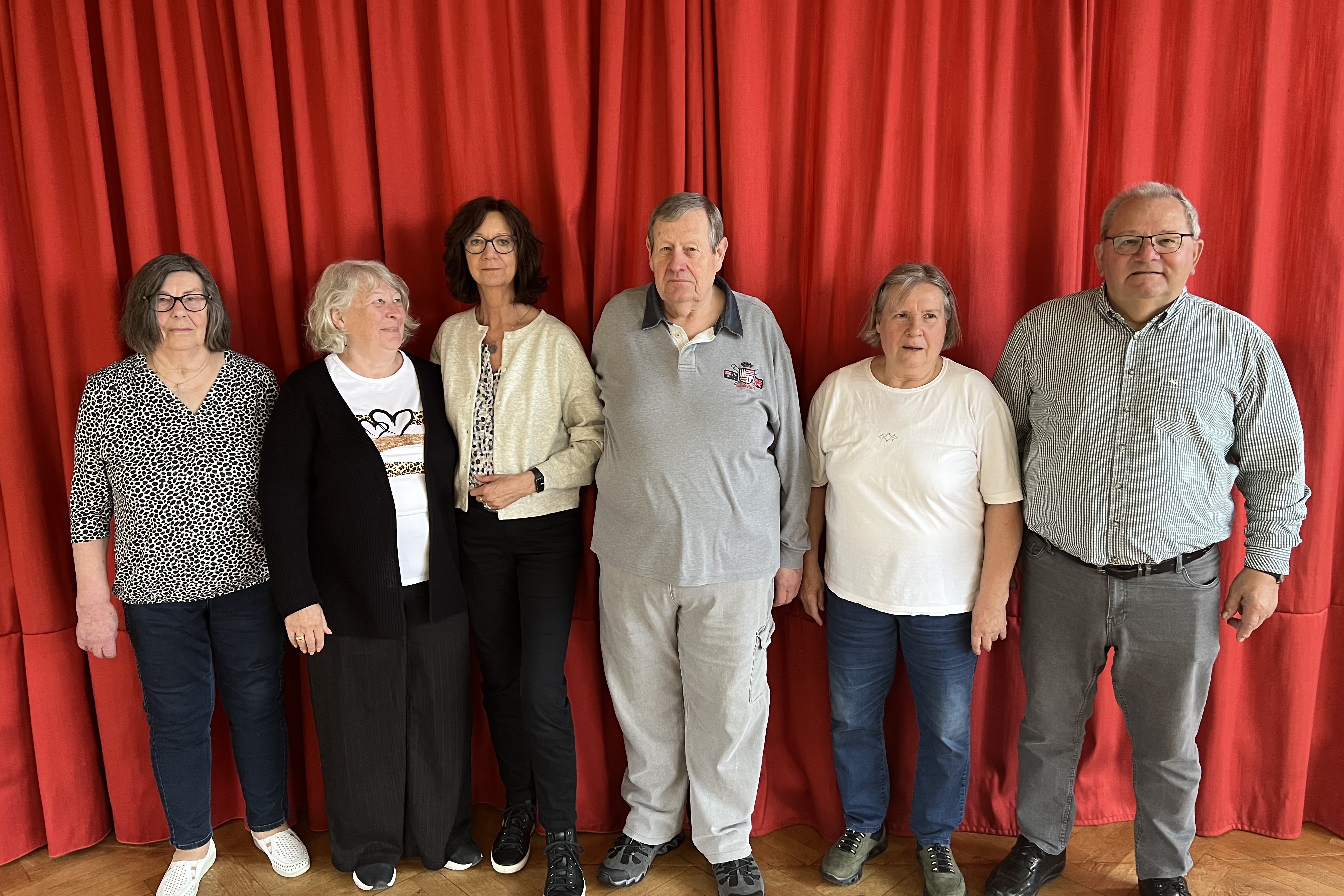 Gruppenbild M&auml;nner und Frauen des Ortsverbands