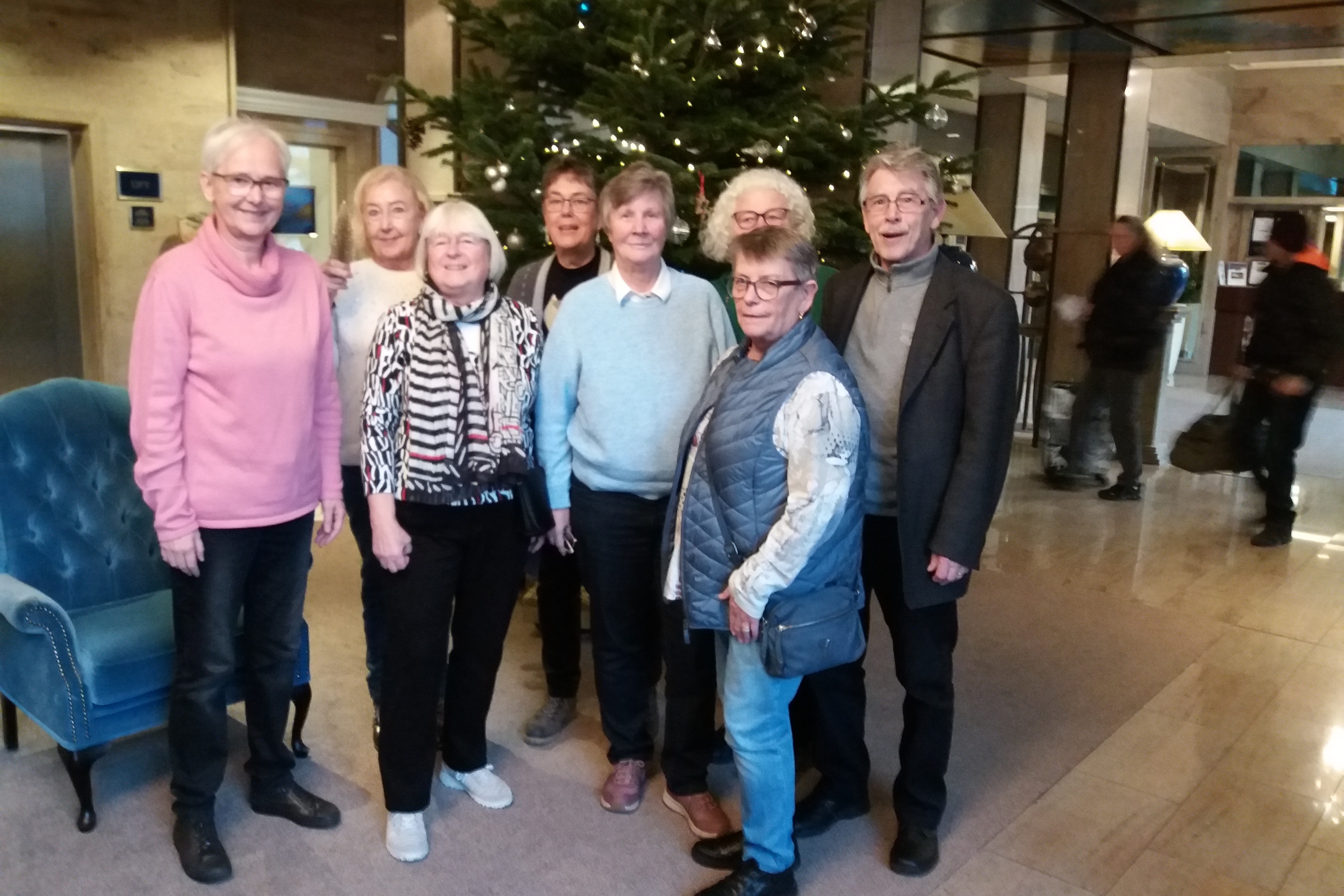 Auf dem Gruppenfoto sind acht Mitglieder des Ortsverbandsvorstandes Stadt Bad Kreuznach des Sozialverbandes VdK zu sehen. Von links nach rechts: Anette Glöckner, Evelin Pointinger, Brigitte Becker, Monika Schneider, Helmi Friess-Vonderlohe, Maria Beckei, Beate Claßen, Gustav Wiegel